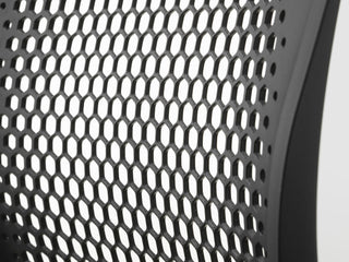 Détail du dossier résille Air noir de la Vitra ID Visitor Air
