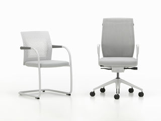 Chaise visiteur Vitra ID Visitor Air et chaise de bureau ID gris clair