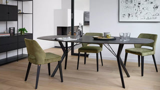 Photo d'ambiance de chaises Mobitec Lena vert olive à une table ronde noire