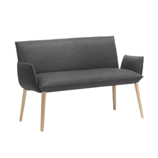 Mobitec Soft B2212 bank in antraciet stof met houten poten, schuin vooraanzicht