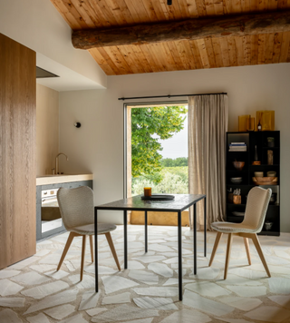 Lily dining chair