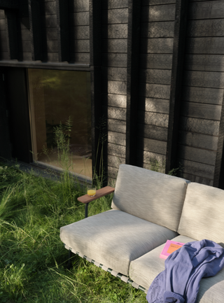 settle sofa