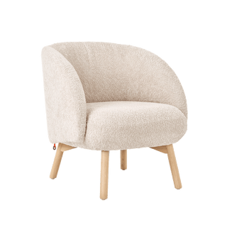 Fauteuil Mobitec Thalia R0118 en bouclette écrue, pieds en bois, vue de trois quarts