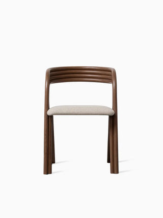 Vincent Sheppard Arc Dining Chair in tabaksgebeitst rotan met wit zitkussen, vooraanzicht