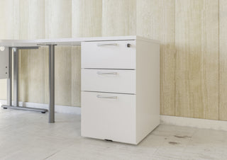 Caisson hauteur bureau Buronomic Comfort blanc servant de pied de soutien sous un plateau