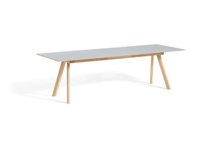 Table HAY CPH 30 déployée à plateau gris clair et piètement en chêne