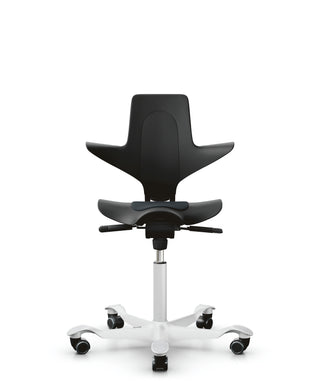 HÅG Capisco Puls 8020 ergonomische zadelstoel zwart met wit voetkruis recht vooraanzicht